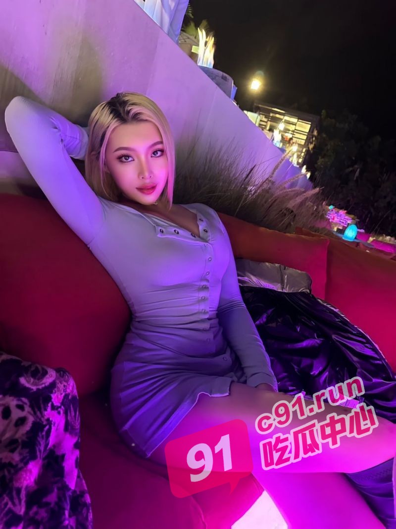 御姐的周到服务 深情含屌眼神迷离 上位骑乘尽显风骚！