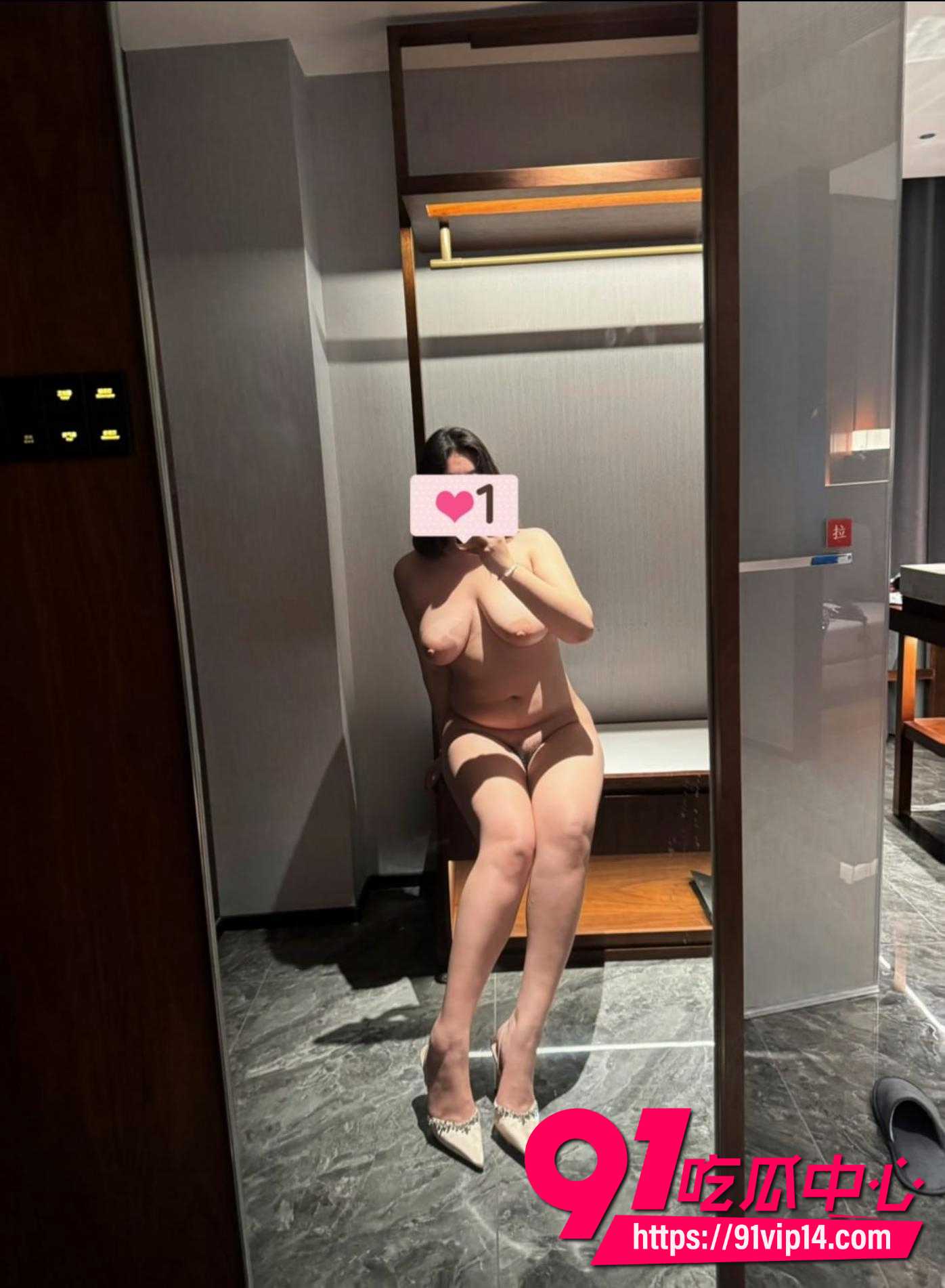 青岛巨乳妹亦寻私拍福利流出 大奶子揉搓后入啪啪假玩具自慰视频全曝光！