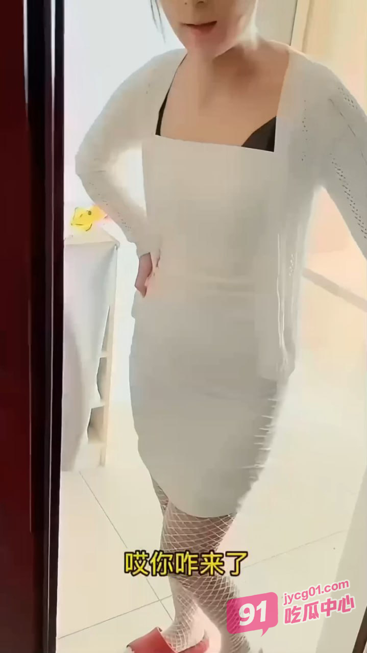 女邻居送货上门 穿情趣白丝求干 满足的她浪叫不停！