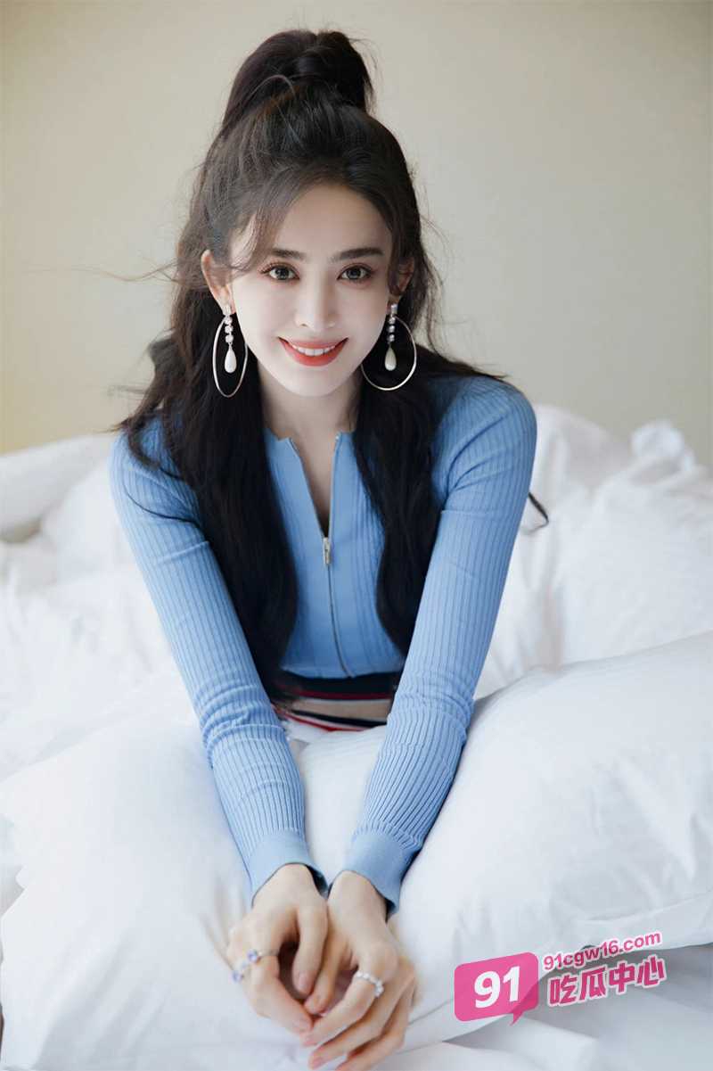 AI换脸古力娜扎 赤身裸体大秀性感身材 自慰大秀回馈粉丝 撸点满满！ 配图3