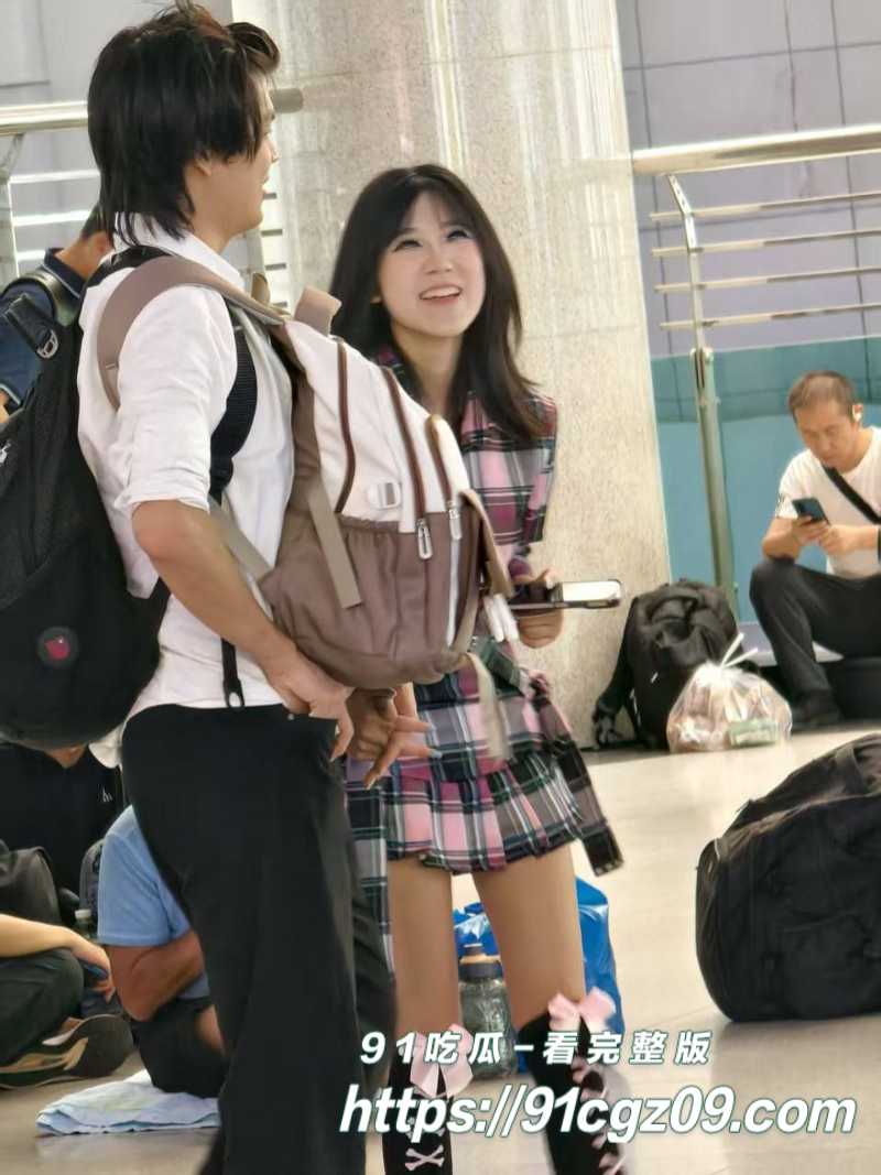 山东潍坊高铁站惊险女大学生裸奔3素材水印版