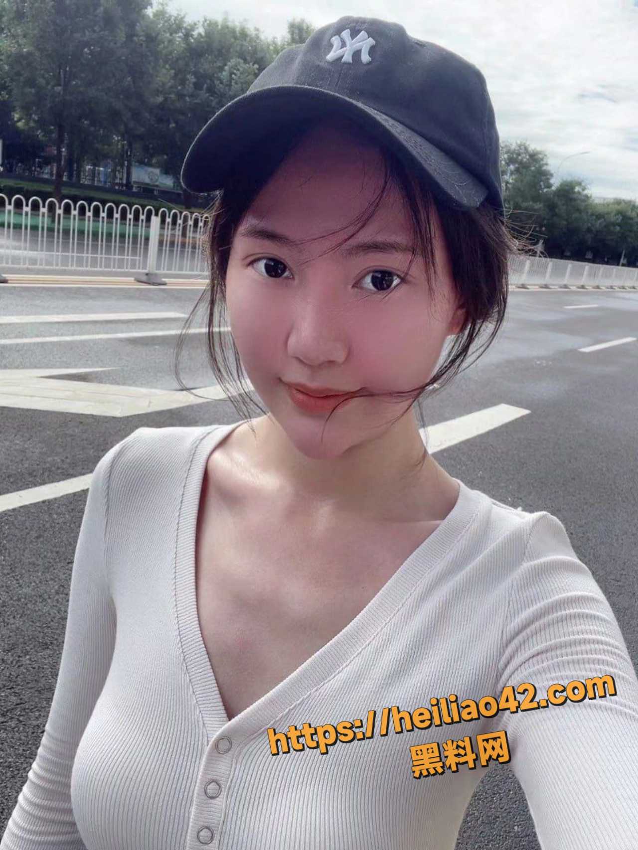 会所认识的小姐 这一刻我们都抛开了身份开始狂野的做爱！ 配图