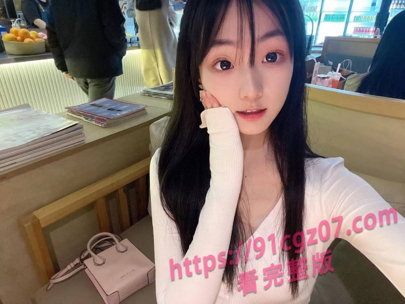 超清纯可爱的女大学生妹被金主包养 酒店害羞脱光光 反差诱惑超带感
