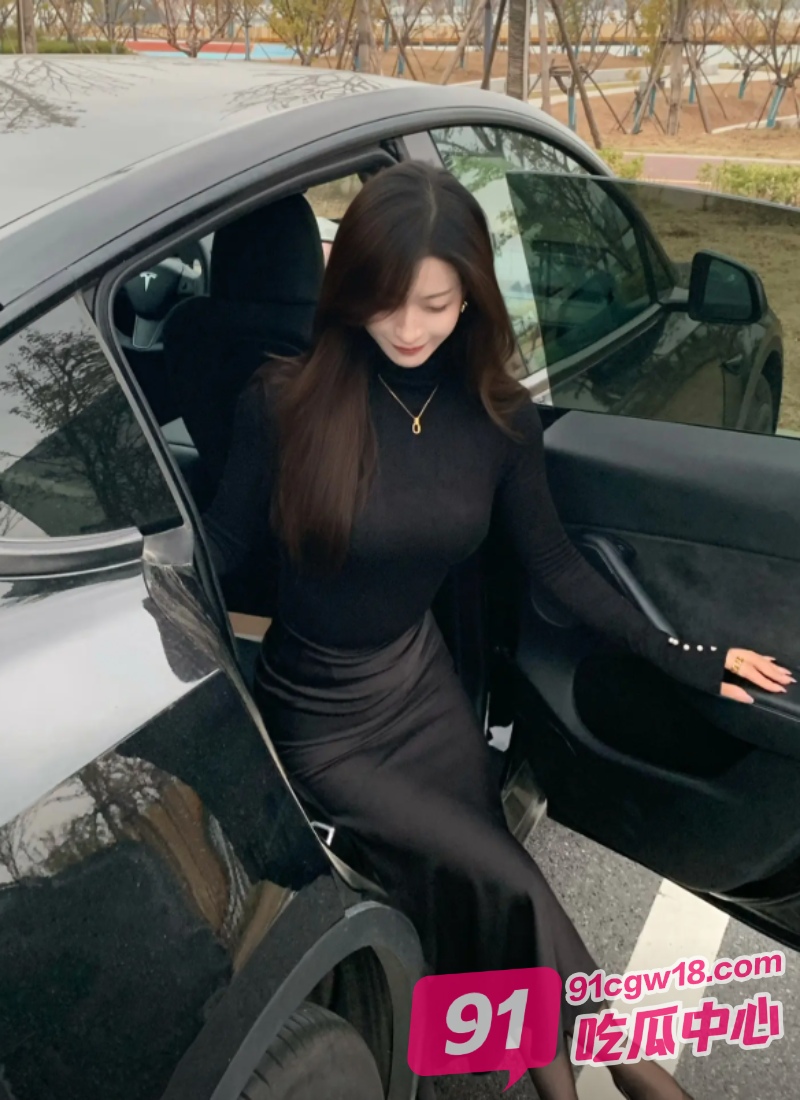 清纯少女合集 深情舔屌的样子简直太淫荡了 这种骚货必须狠狠的抽插 配图3