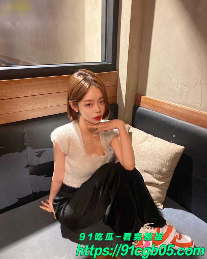 韩国女团热舞网红曾伊mllnjx 大尺度私拍视频流出 穿性感情趣丝袜 扭动翘臀诱惑撩人!