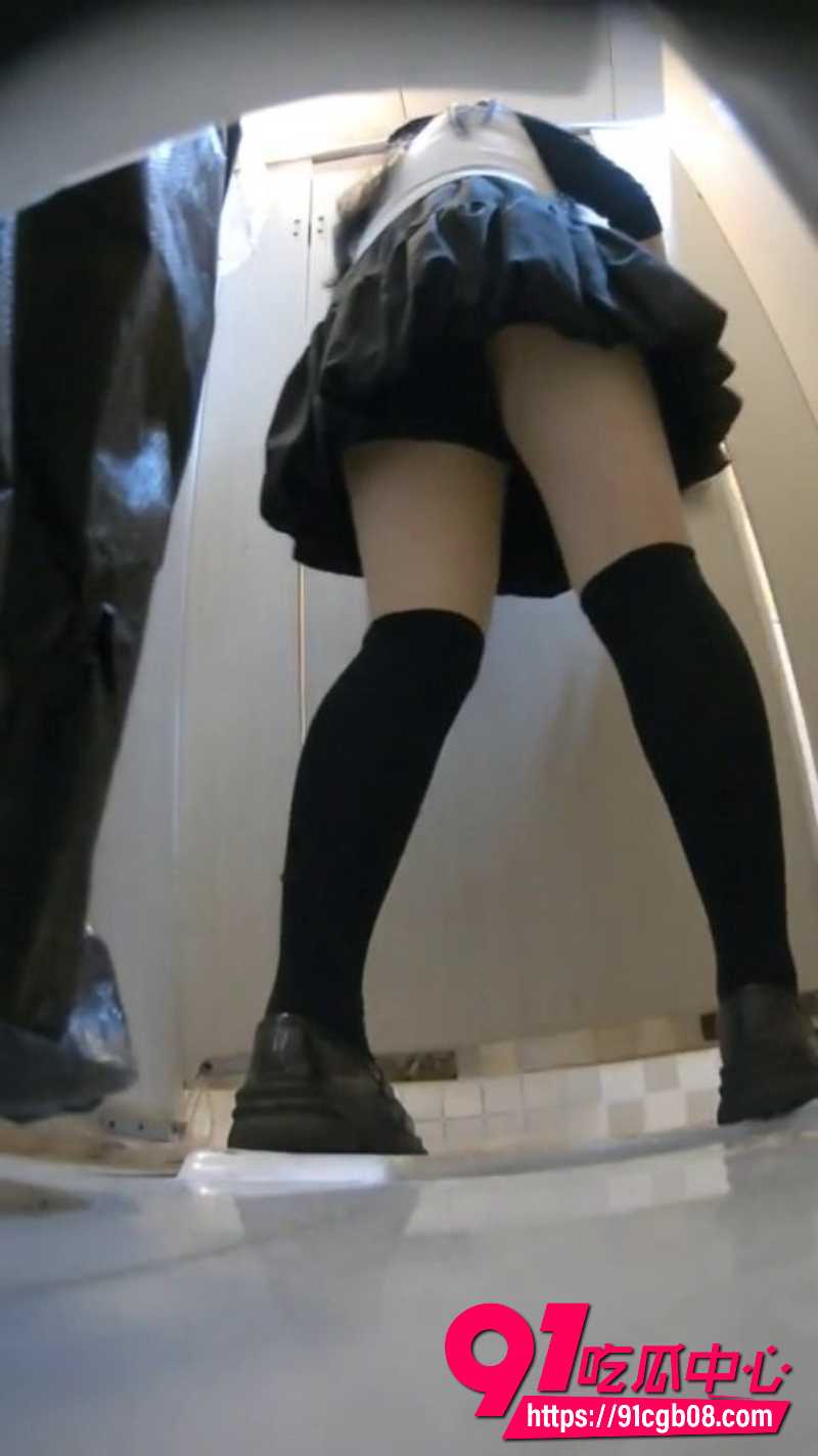 夜总会惊现洋妞厕拍6