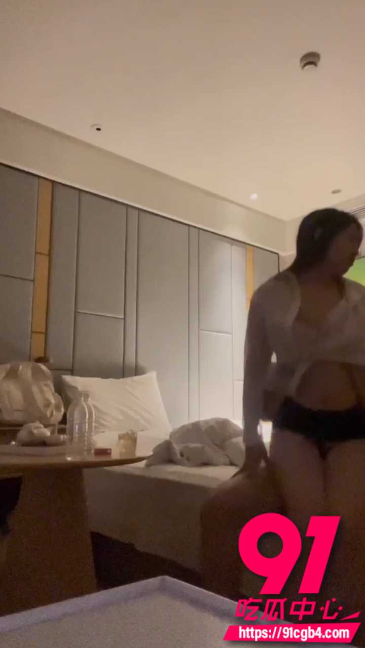 和隔壁小哥在家啪 1