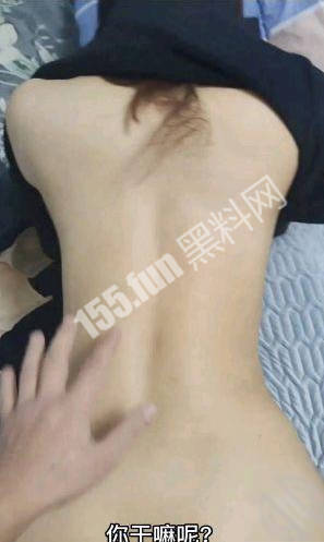 【原创首发】（16）和嫂子沙发的做爱，大哥打来电话，我疯狂抽插，嫂子边喷水回答在锻炼 。19p 配图