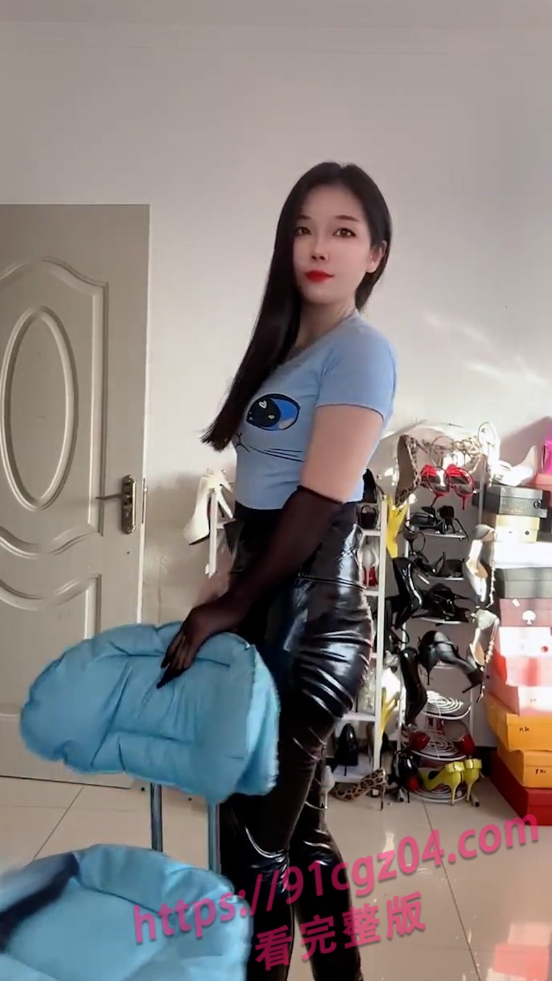 快手气质少妇私密视频外泄 高跟丝袜热舞诱惑尺度拉满！