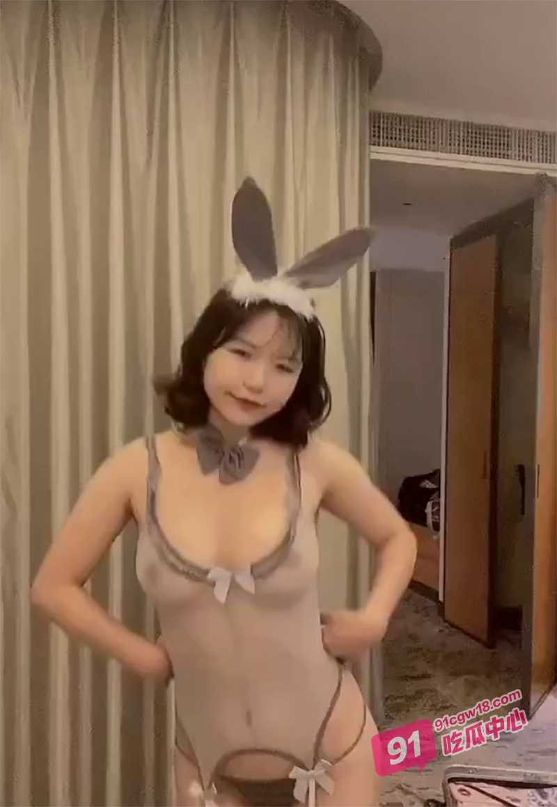 快手网红周周乖崽 被曝出与土豪裸舞私密视频 奶子一抖一抖真惹人爱呀！ 配图2