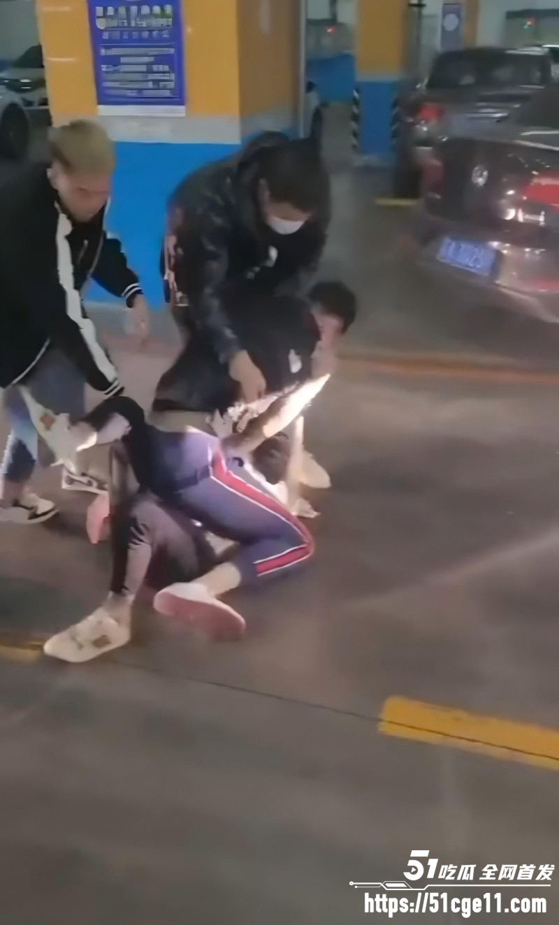 精神小伙地下车库挑衅被暴揍06 精神小伙地下车库挑衅被暴揍06