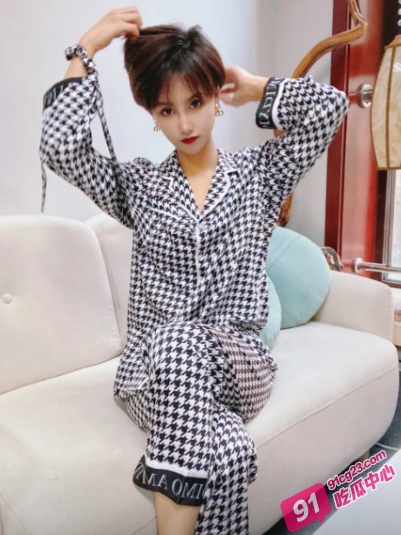 女人拴起来才更好玩 捆绑爆干短发美女 床都要塌了还夹那么紧！ 配图2