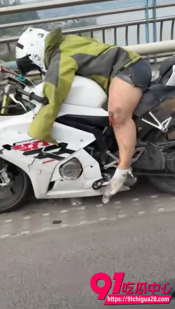女骑士摩托车高速死亡摇摆1 女骑士摩托车高速死亡摇摆1