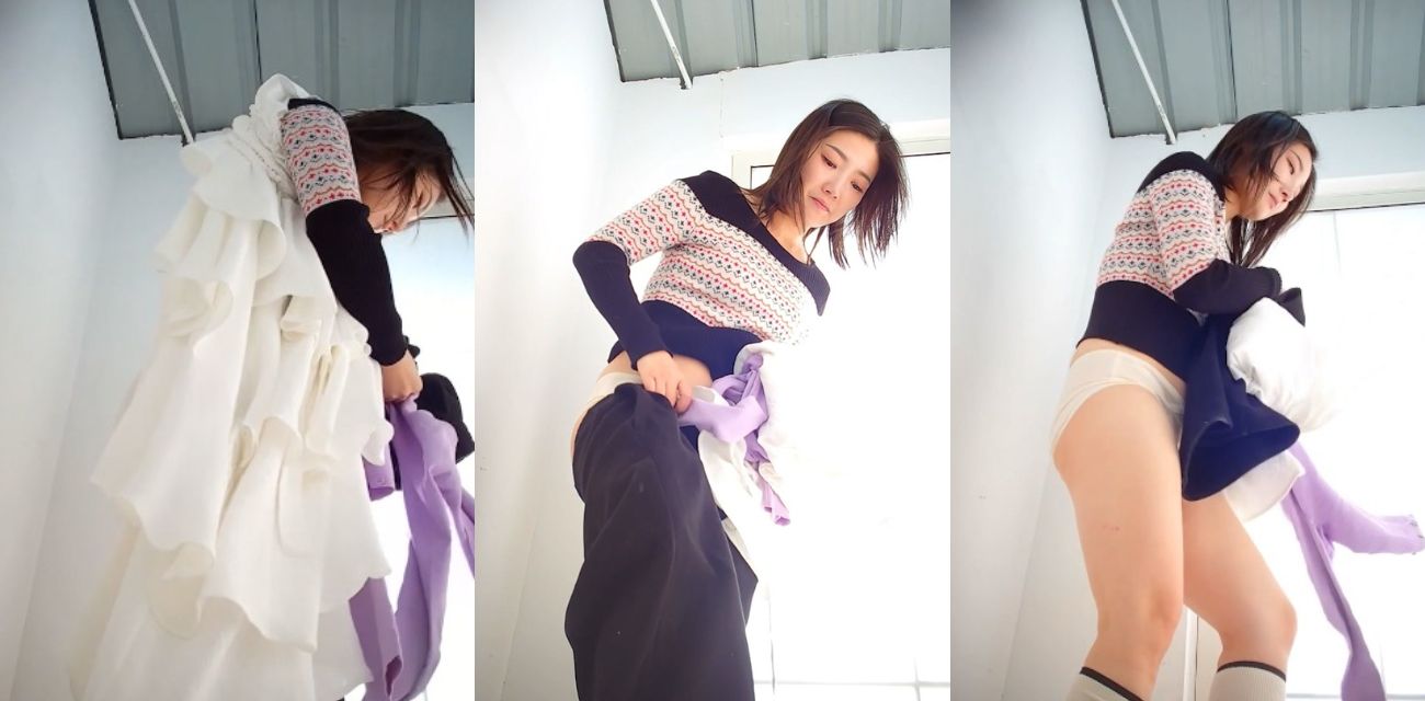 美女如云街边女公厕真实偷拍 多位小姐姐们方便换衣放尿全露脸多角度曝光！