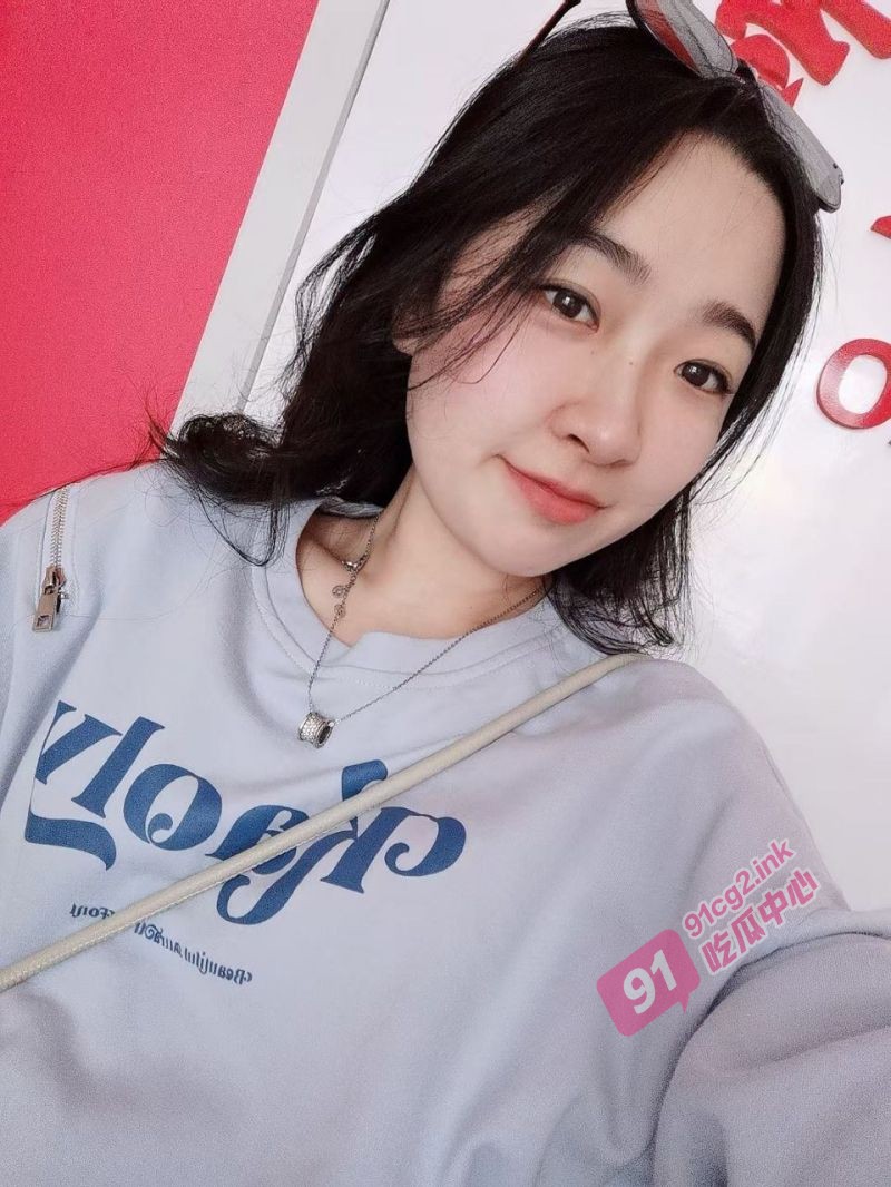 吉林长春幼儿园骚逼同事，一边跟她妈打电话一边做爱！自己舍不得骑的自行车被别人站起来蹬