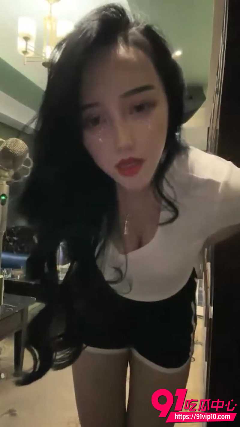 68万粉丝女网红 与同城榜一大哥KTV包厢约炮 巨乳女神口交后入全套服务拉满！