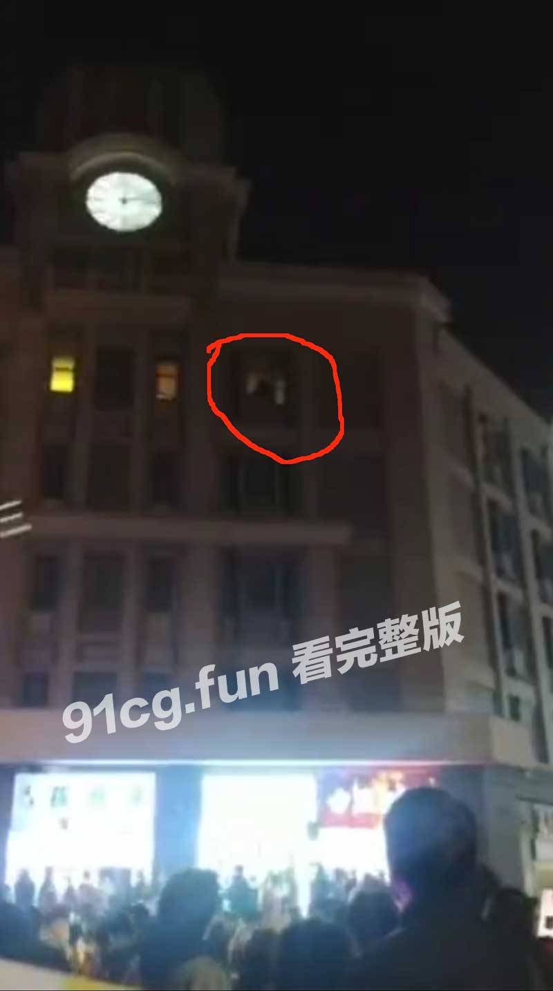 【重磅独家】小情侣跨年夜亲热 没想到成为直播现场