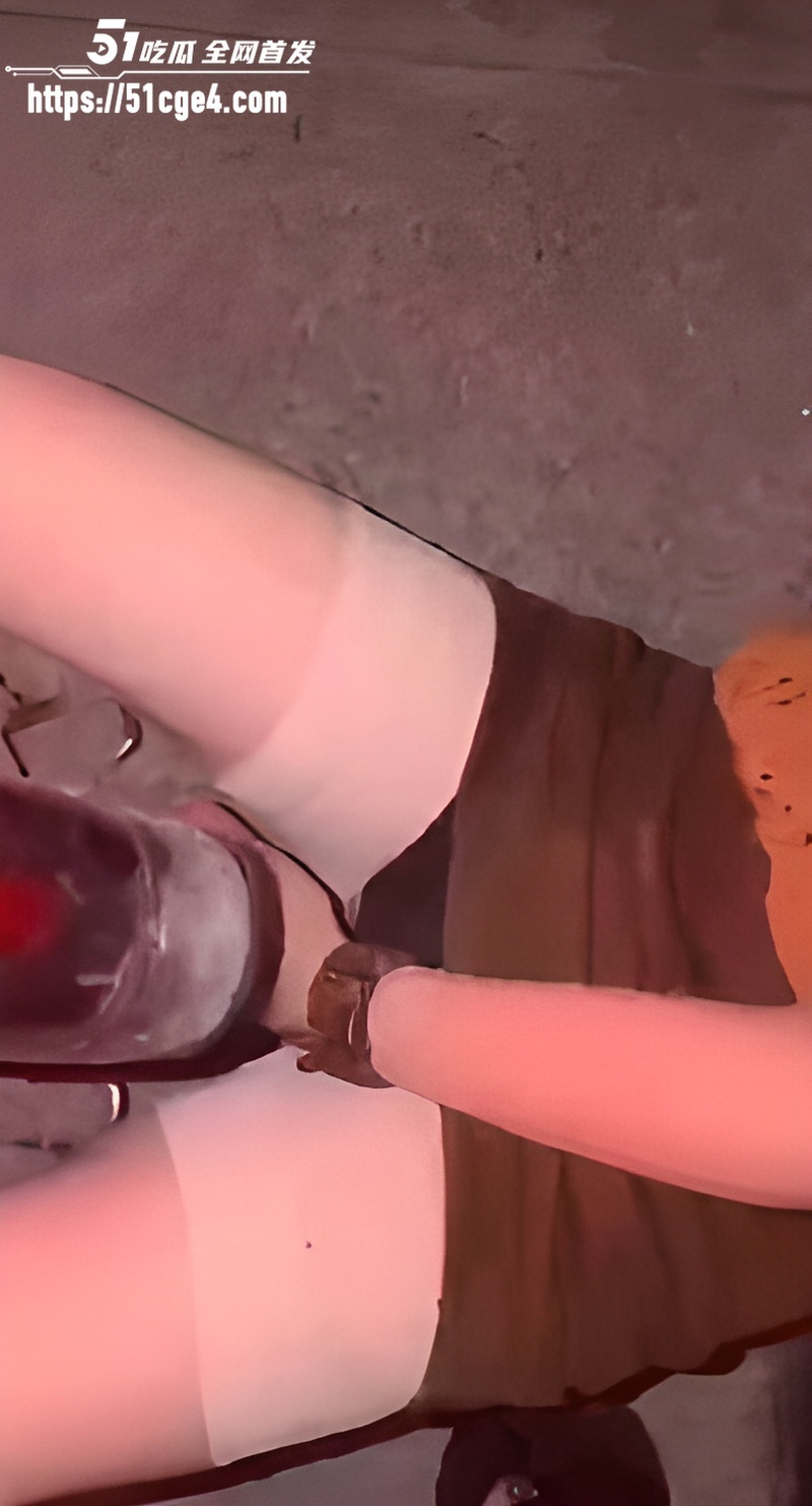 美艳少妇路边上演激情摸逼 6 美艳少妇路边上演激情摸逼 6