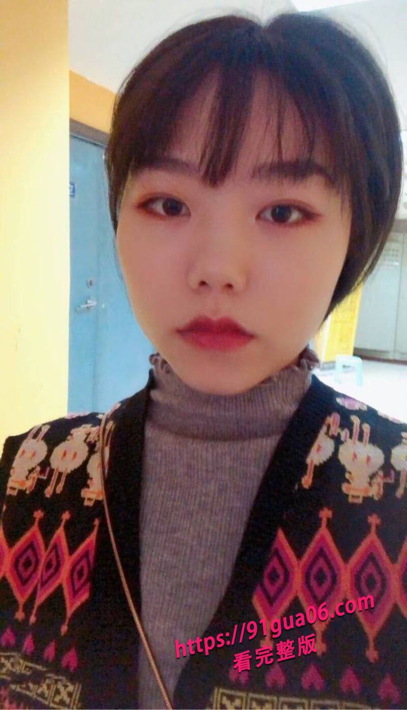 短发小妹不雅自拍实录 被大哥按在胯下暴力输出～