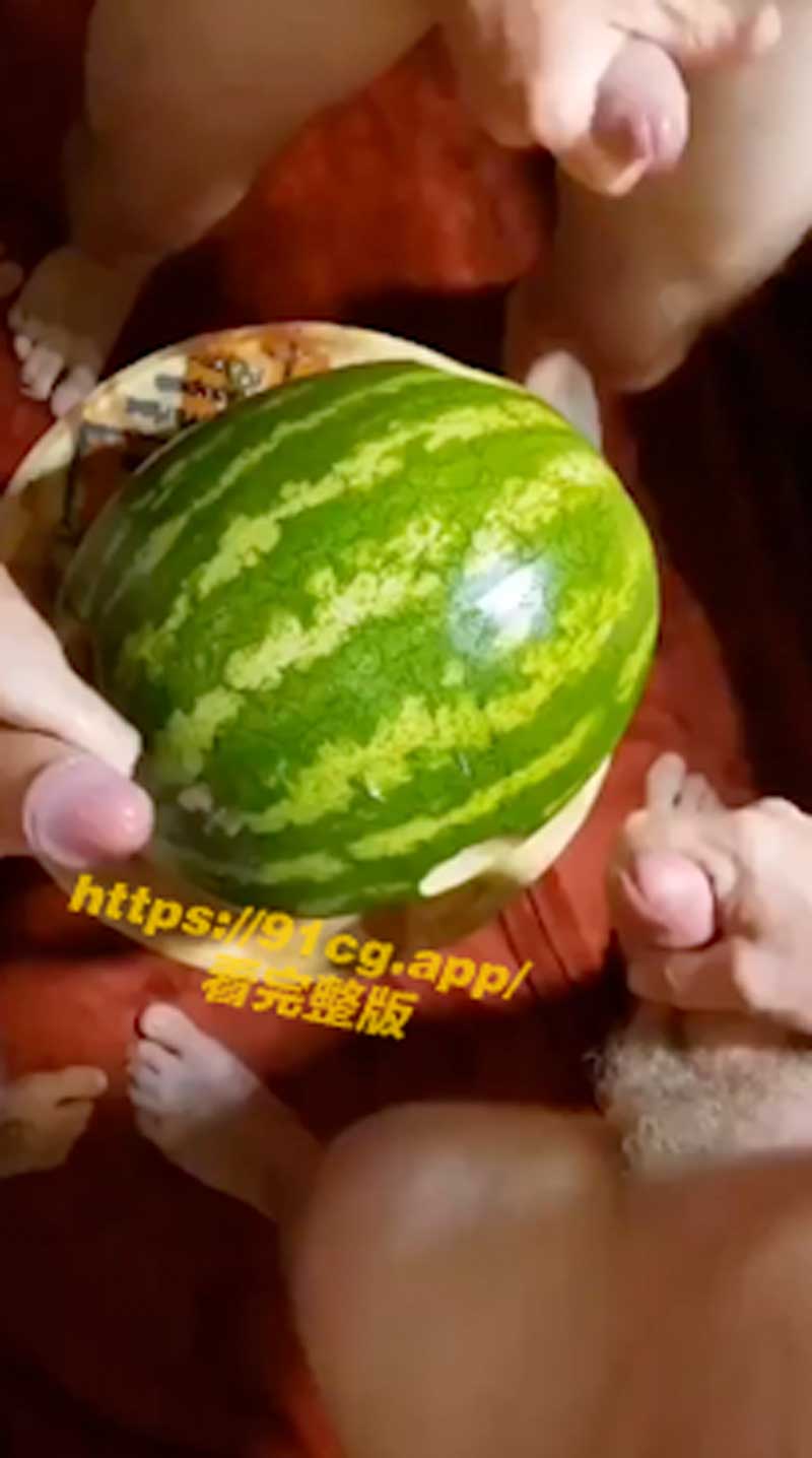 欢乐三人行精神小伙齐心掏鸡猛烈捅果西瓜4P视频流出