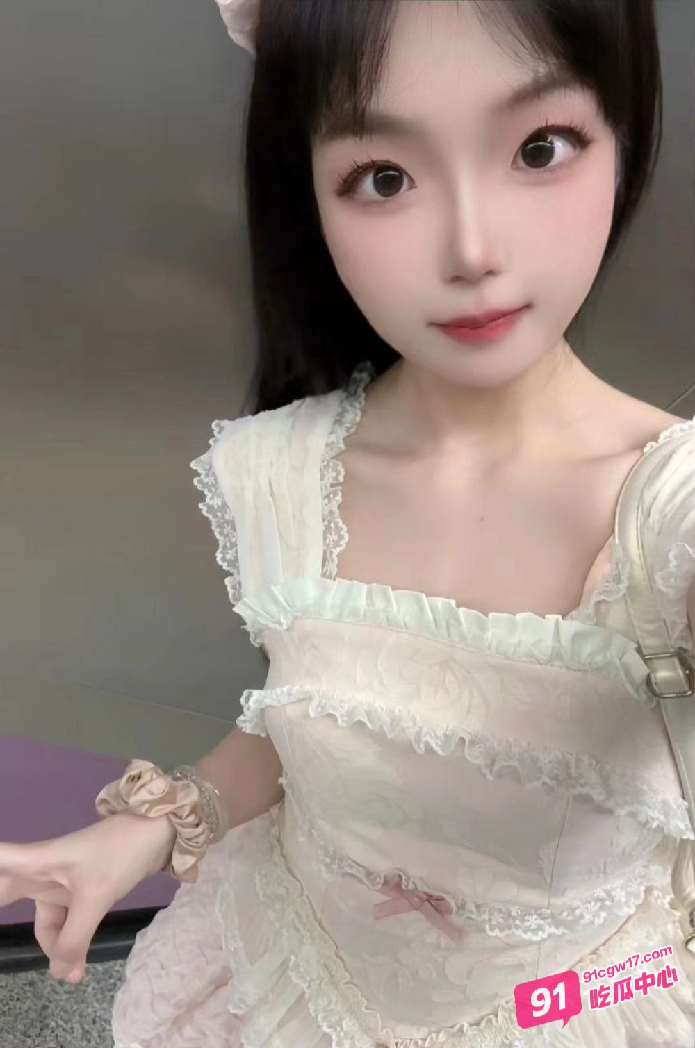 大神约炮拜金学生妹 性爱自拍合集 清纯嫩妹被调教成母狗后入猛操 配图2