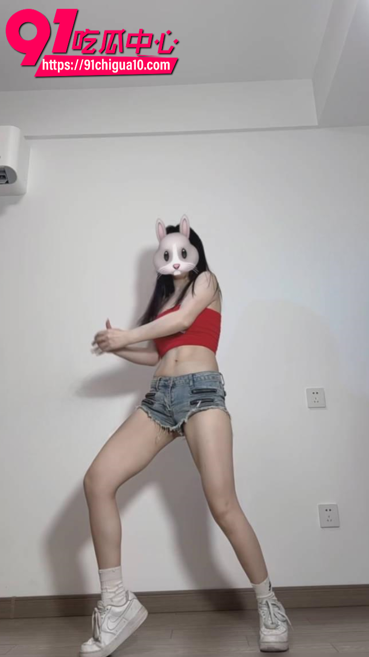 推特西西团队蚊子VIP第二弹曝光 兔子面具神秘妹子豹纹热舞 脱光骑假鸡巴猛插嫩穴高潮喷水