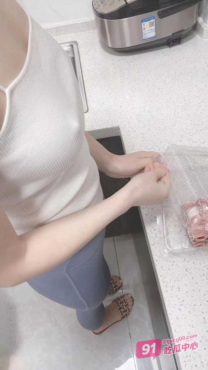 乱伦嫂子！把嫂子伺候高潮后 却发现嫂子变态的另一面！ 配图3