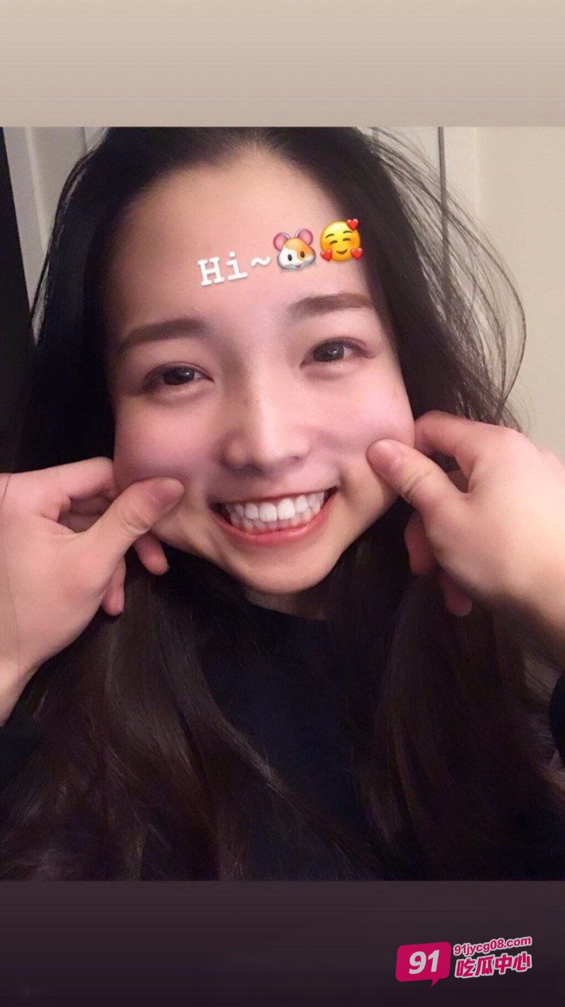 加拿大留学生李天宜 出国后成了小母狗 跪地深情舔大勾八~ 配图9