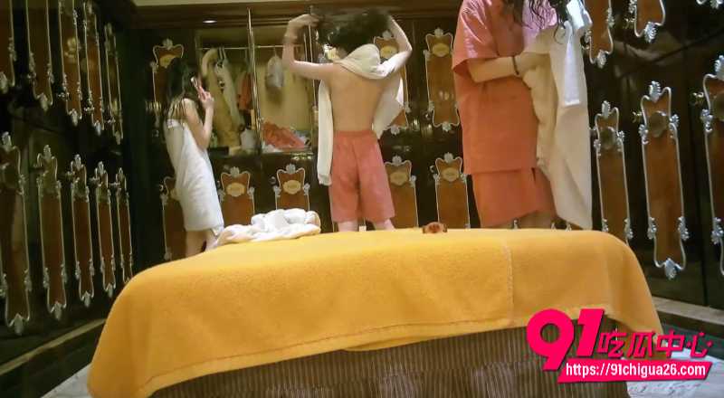 澡堂高颜值少妇偷拍2 澡堂高颜值少妇偷拍2