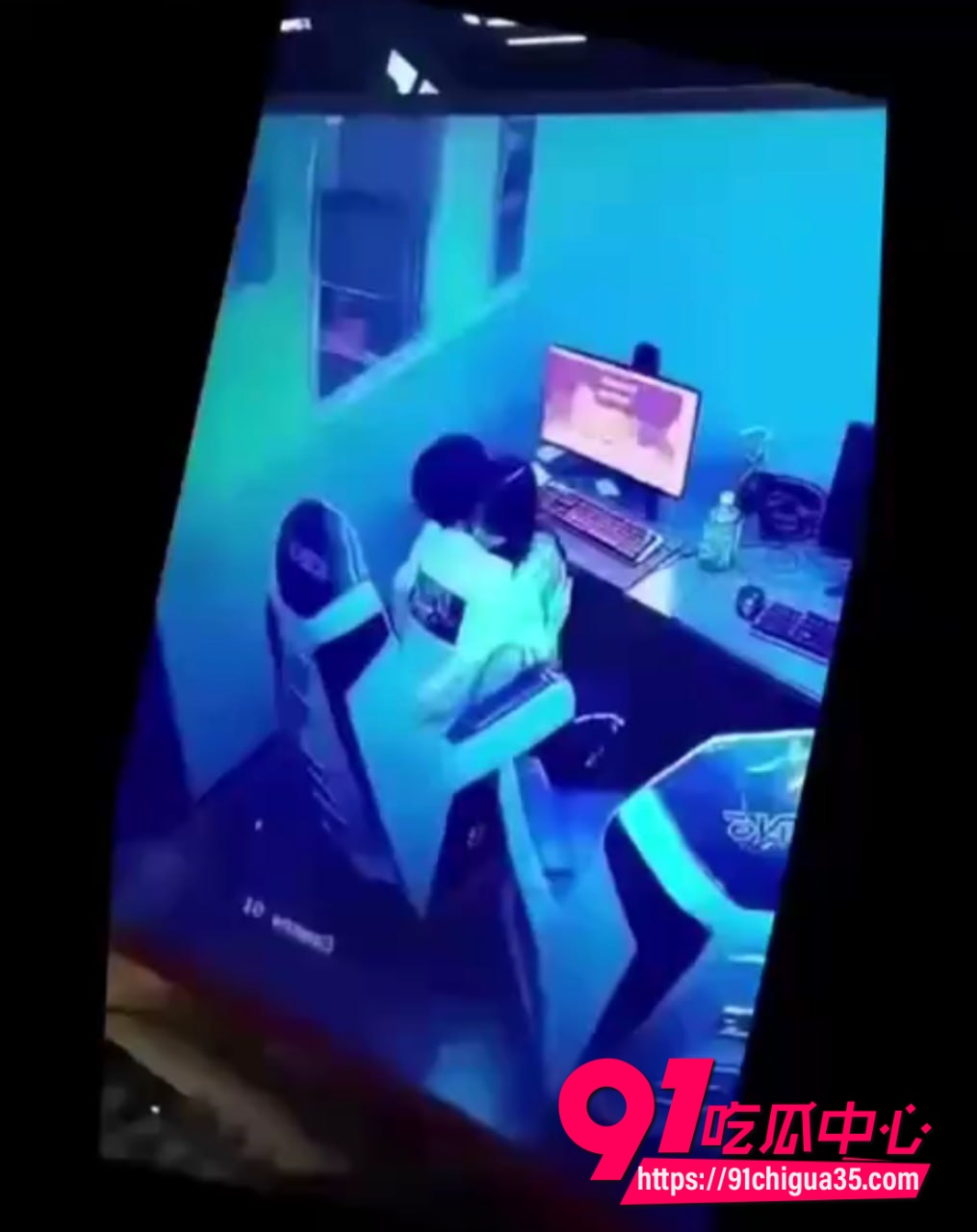 情侣网吧做爱视频2
