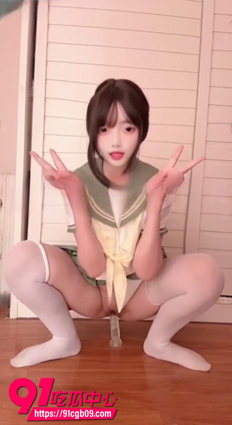 推特圆脸嫩妹小迟反差自慰5