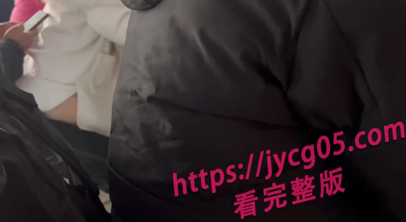 广州南站售票口不雅视频？情侣等车竟当众打炮全网疯传！