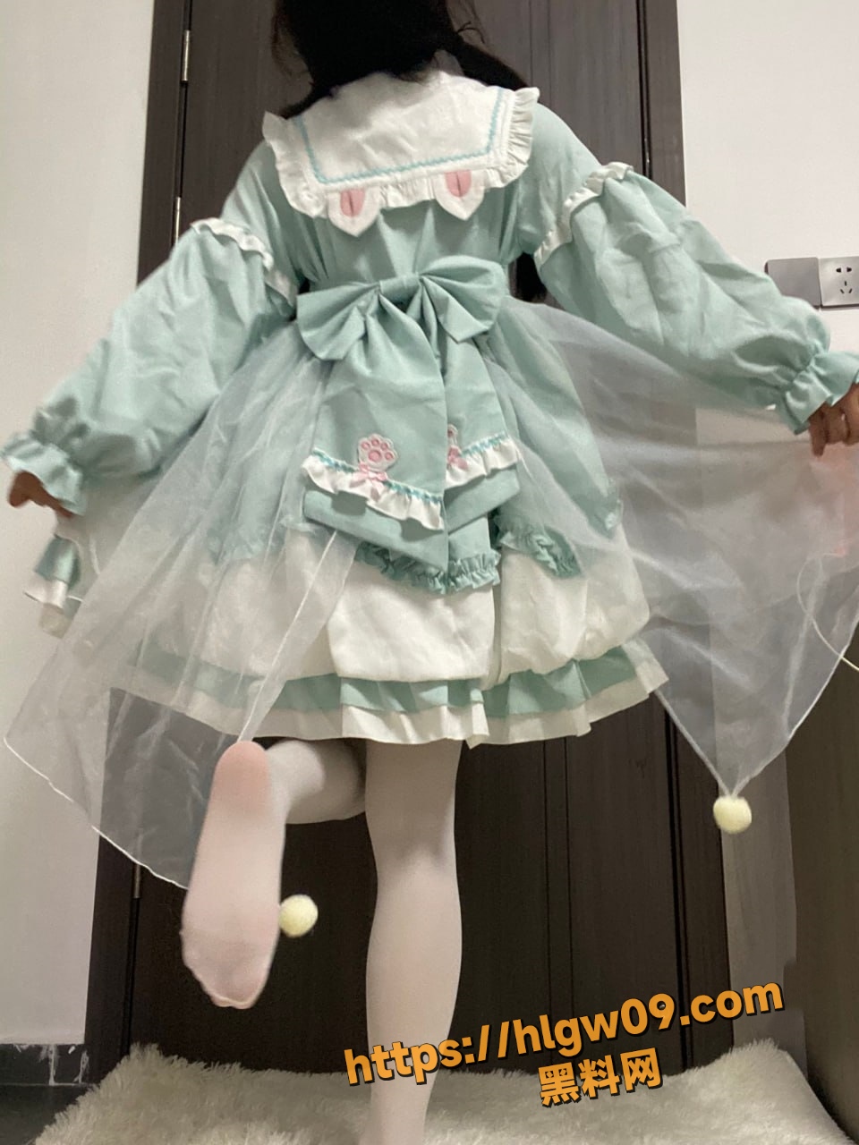 8月推特福利姬 嘟嘟 萝莉校服色图合集 揉奶假屌插逼自慰视频曝光 看点满满！