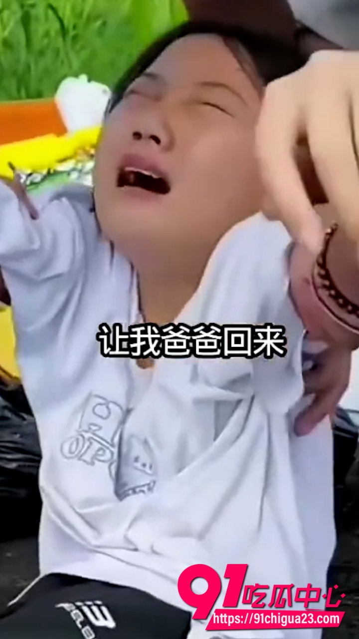 张雪峰女儿张婕菡发文破防全网 天上文曲星换届选中了爸爸 泪目铁汉柔情!