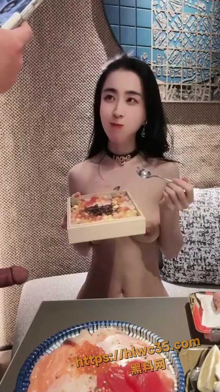 SM大表姐反差母狗羞辱调教 多人3P露出喝尿 现场啪啪高潮完整版