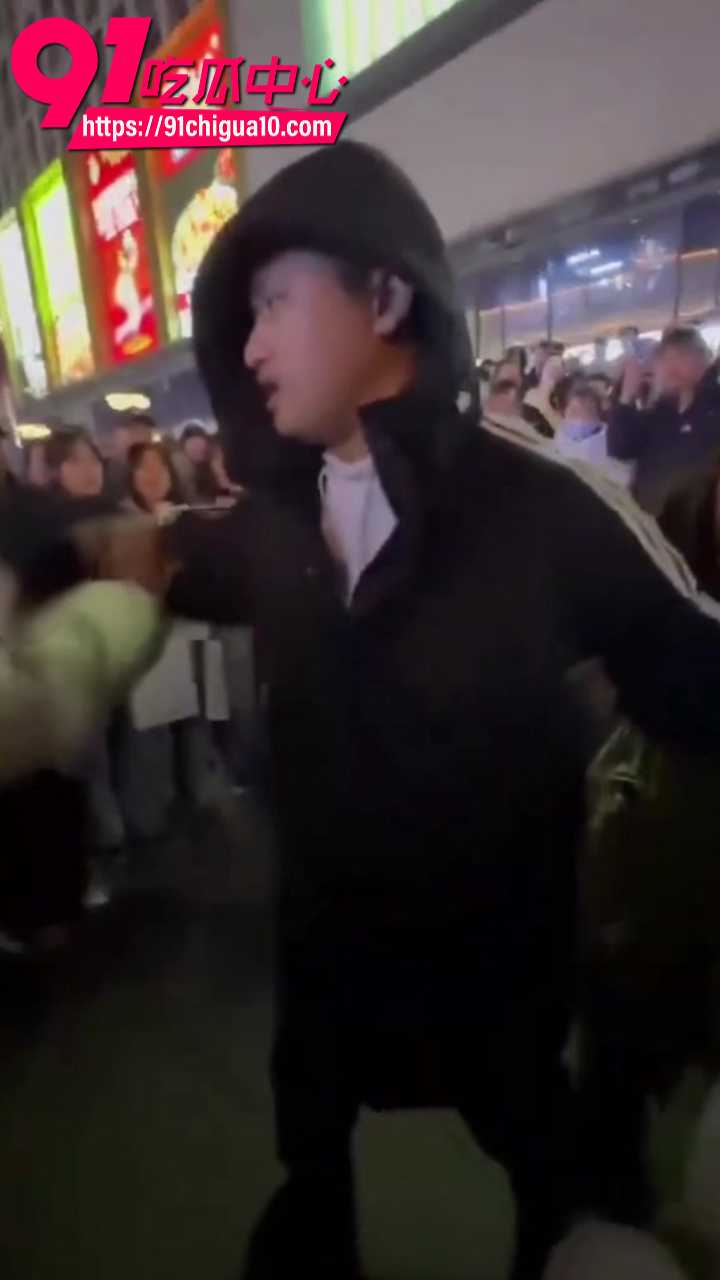 大连街头惊爆原配抓奸大战2 大连街头惊爆原配抓奸大战2