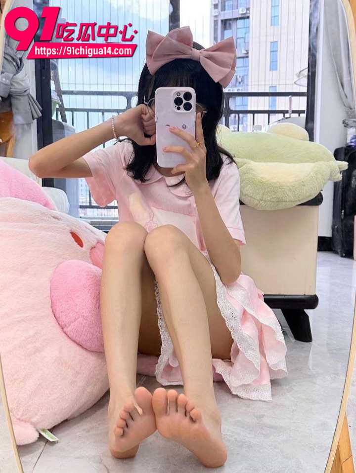 抖音小网红萌梨梨换号继续卖逼2