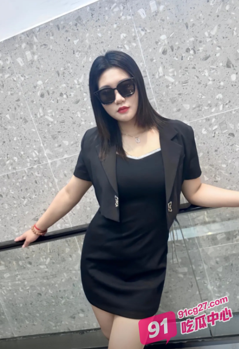 铁打的骚逼流水的屌 骚妻的淫乱生活 极品娇妻被单男尽情玩弄爆操内射！
