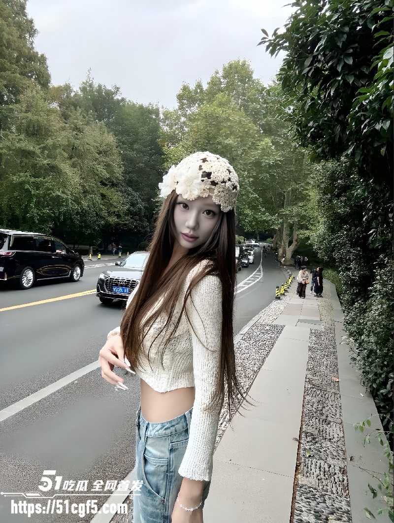 上海神颜校花 与男友在法拉利里玩车震 1