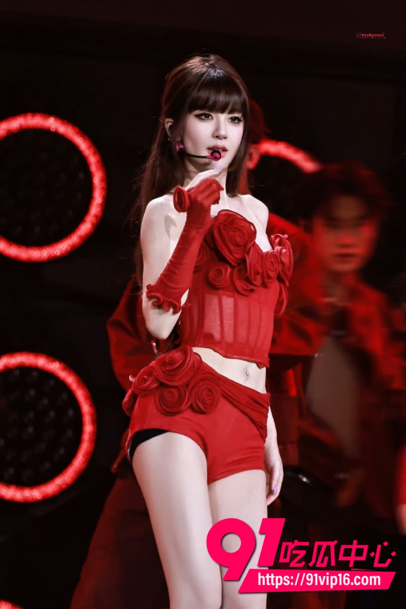 赵露思澳门演唱会穿紧勒短裤凸显骆驼趾户型太好引发全网热议4 赵露思澳门演唱会穿紧勒短裤凸显骆驼趾户型太好引发全网热议4