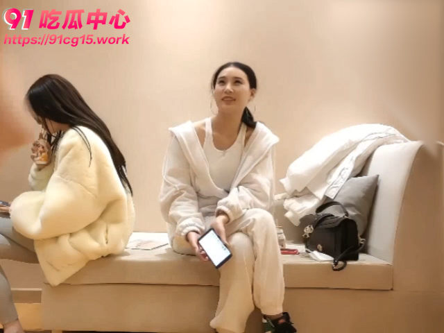 双飞推荐～黑丝大长腿淫荡女神配合默契饥渴求插入    一帝两后尽享齐人之福！