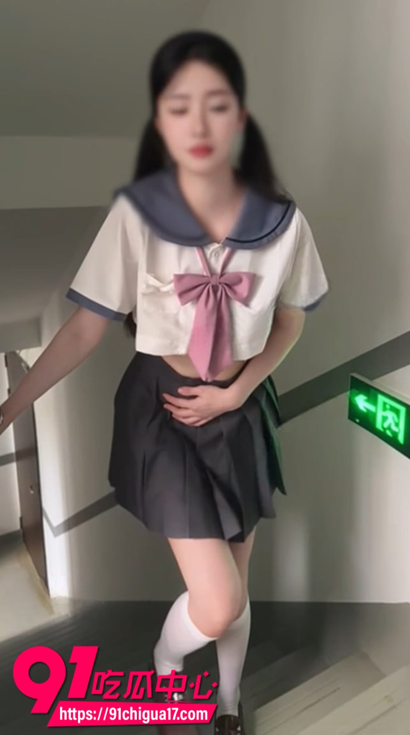 极品福利姬小美miyoki牛奶灌肠楼梯间自慰2