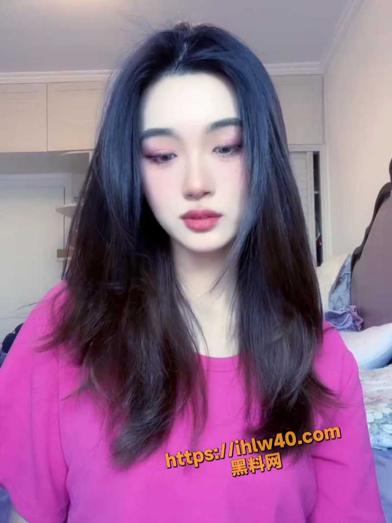 安徽灵璧县凤山中学颜值很高的美术老师 李雯 被调教成母狗的视频流出 满脸贪婪的吮吸着主人的肉棒！