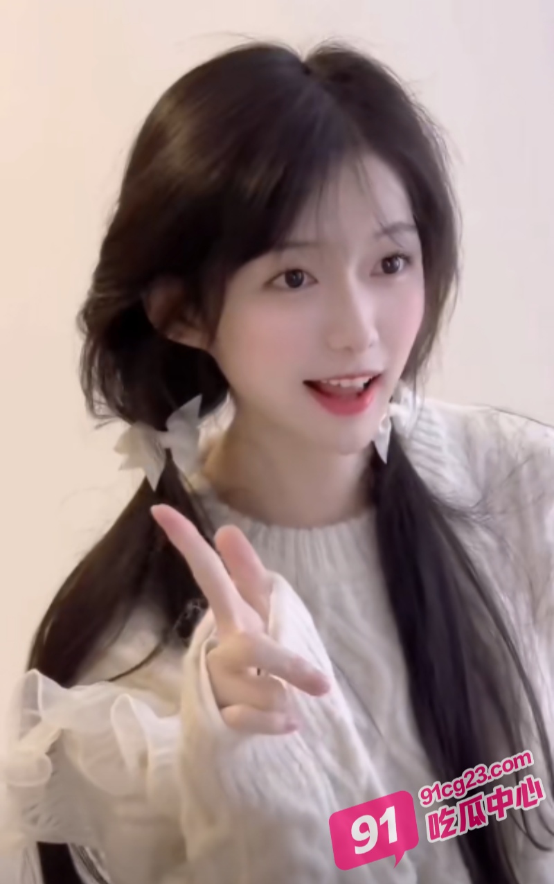 双马尾长腿萝莉 光滑的屁股挺臀圆润 绝对后入首选！ 配图