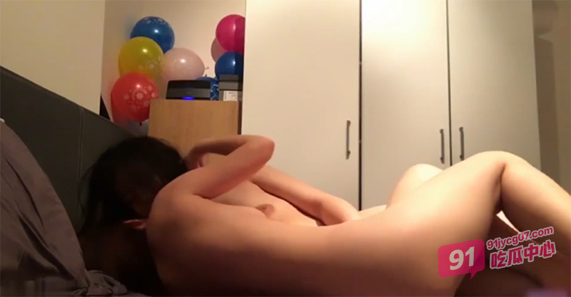 嫩模女同拉拉！饥渴姐妹花相互爱抚磨豆腐 看的让人硬邦邦啊! 配图4