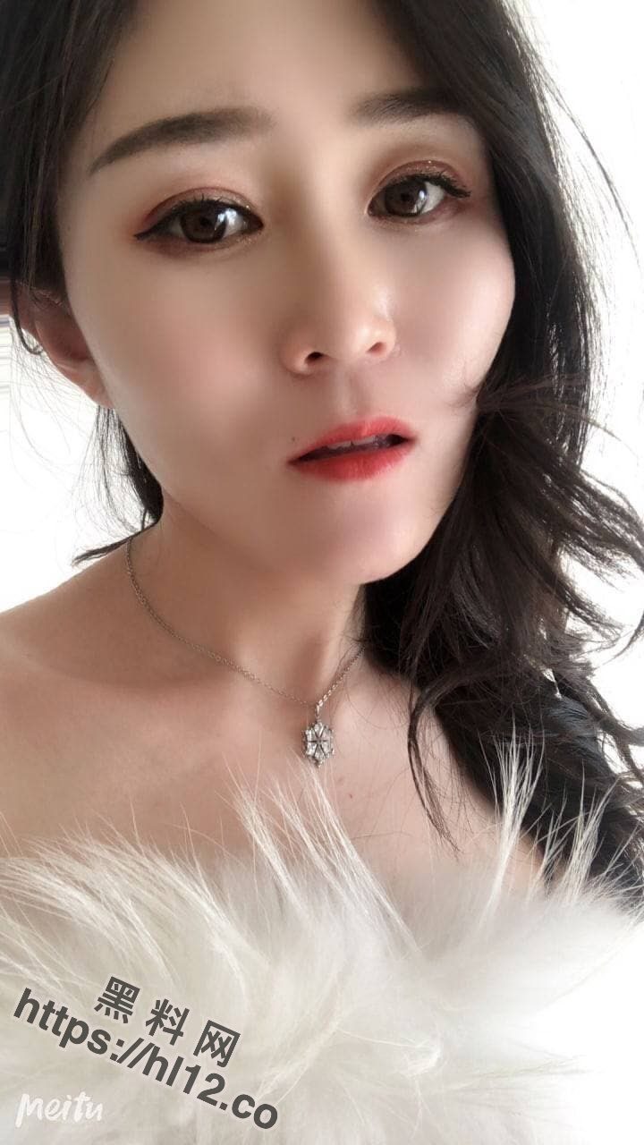 还有这种奇葩，人妻出去约会情夫，拍视频留念还放在自己手机里，结果被老公发现，果断离婚