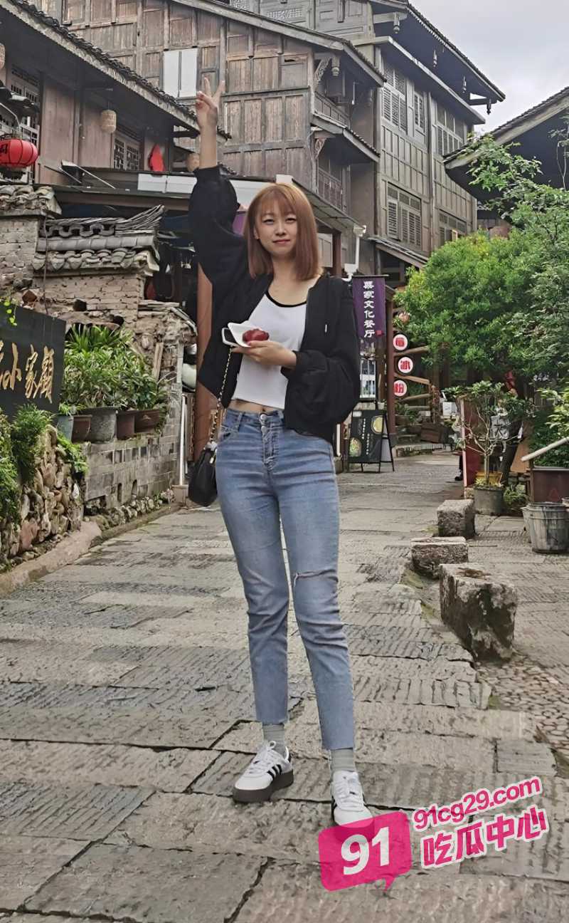 福州已婚少妇吴兴柳网调自慰泄密流出 巨大黑龙异物塞入到喷尿这谁顶得住啊！