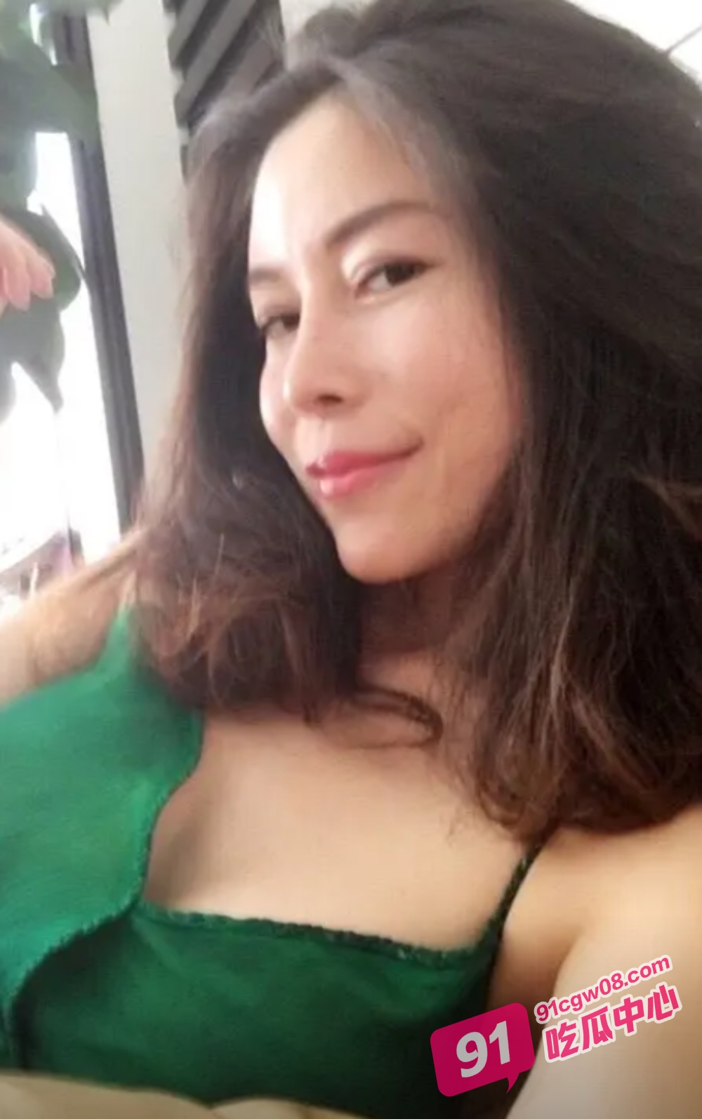 吉林少妇 罗鑫 绝美大长腿为老公足交 致命的熟女诱惑属性 就是逼太黑了！