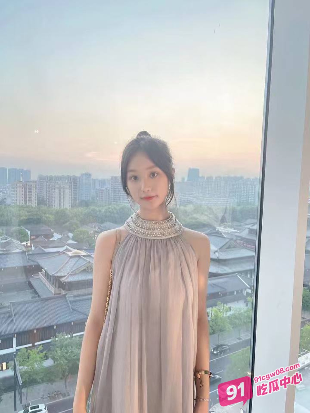 禽兽父亲精虫上脑 内心强烈想操自己女儿 夜晚溜进孩子的闺房无套中出！ 配图2