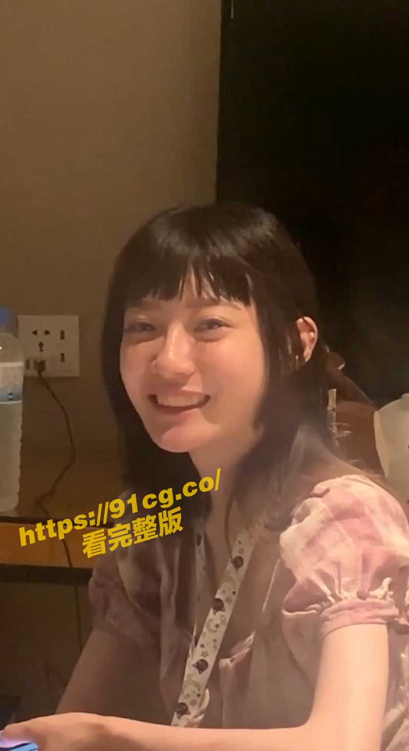 性爱泄密！传媒大学冷艳骚货吴X宜卖淫粉嫩乳头吃大屌啪啪拷问爱情史